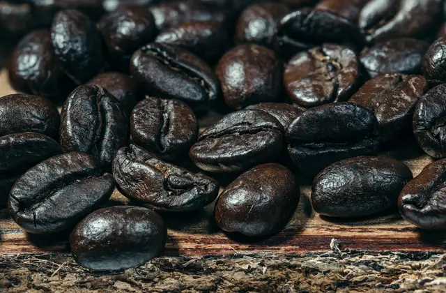 Dark Roast vs. Light Roast: 5 Mind-Blowing Differences 4 very dark roast coffee beans close up on wood surface, Dark roast has less caffeine
Dark roast versus medium roast
Caffeine in dark roast