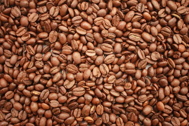 Dark Roast vs. Light Roast: 5 Mind-Blowing Differences 3 light roast coffee beans close up, Is light roast coffee strong?
Does a light roast have more caffeine?
Light roast or dark roast