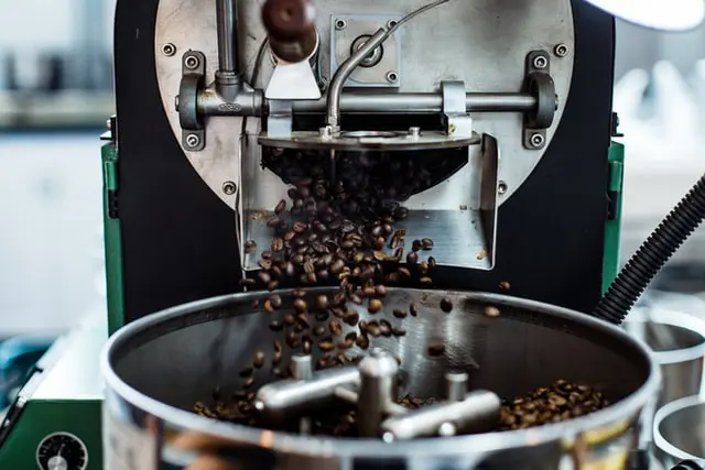 Dark Roast vs. Light Roast: 5 Mind-Blowing Differences 7 coffee beans dropping into cooling trey in large coffee roaster, Why does light roast have more caffeine
Is light roast coffee strong